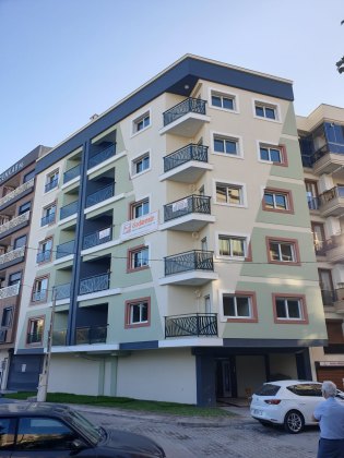 Karşıyaka Demirköprü Selvi Apartmanı
